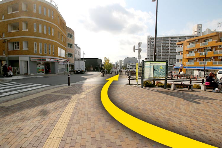 ②駅から左手へ道なりに進みます